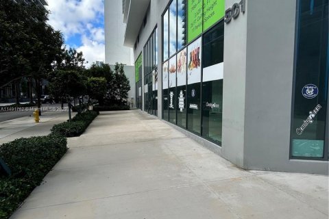 Propiedad comercial en venta en Miami, Florida № 858489 - foto 7