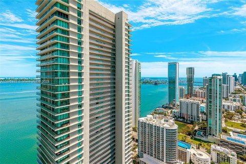 Propiedad comercial en venta en Miami, Florida № 858489 - foto 13