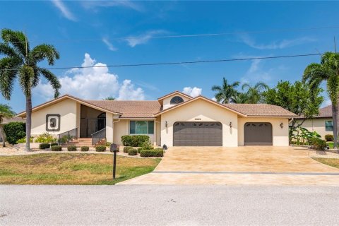 Villa ou maison à vendre à Punta Gorda, Floride: 4 chambres, 267.37 m2 № 1194170 - photo 4