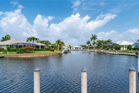 Villa ou maison à vendre à Punta Gorda, Floride: 4 chambres, 267.37 m2 № 1194170 - photo 3