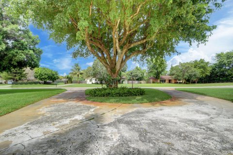 House in West Palm Beach, Florida 3 bedrooms, 144.74 sq.m. № 1092325 - photo 14