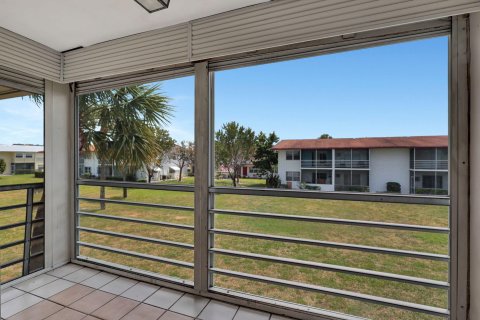 Condo in West Palm Beach, Florida, 2 bedrooms  № 1141372 - photo 5