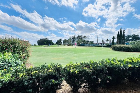 Condo in Pembroke Pines, Florida, 2 bedrooms  № 1141510 - photo 1