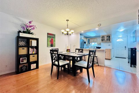 Condo in Pembroke Pines, Florida, 2 bedrooms  № 1141510 - photo 5