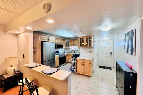 Condo in Pembroke Pines, Florida, 2 bedrooms  № 1141510 - photo 8