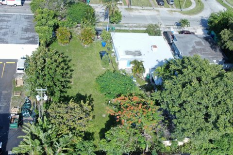 Land in Miami, Florida № 47816 - photo 1