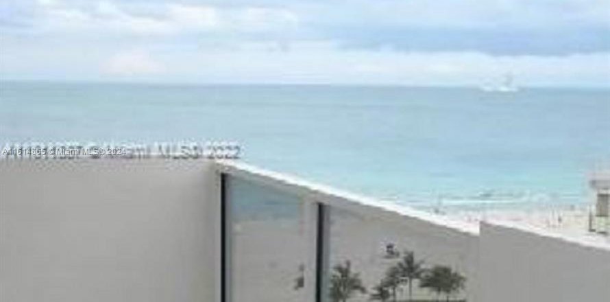 Estudio en el Condominio en Miami Beach, Florida  № 1237861