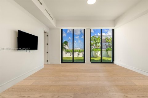 Condominio en venta en Coral Gables, Florida, 4 dormitorios, 461.72 m2 № 691262 - foto 21