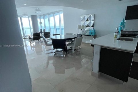 House in Sunny Isles Beach, Florida 4 bedrooms, 222.41 sq.m. № 1305770 - photo 22