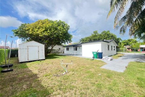 House in Miami, Florida 4 bedrooms, 102.56 sq.m. № 1293744 - photo 22