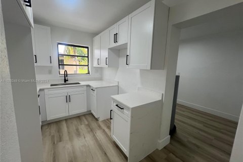 Casa en venta en Miami, Florida, 4 dormitorios, 102.56 m2 № 1293744 - foto 7