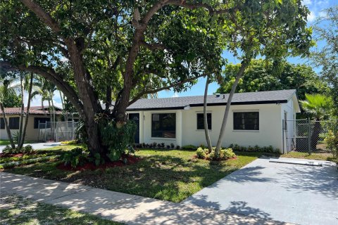 House in Miami, Florida 4 bedrooms, 102.56 sq.m. № 1293744 - photo 3