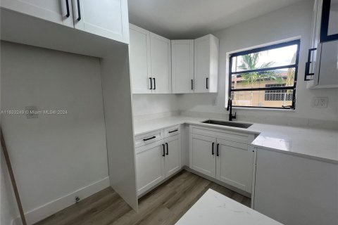 Casa en venta en Miami, Florida, 4 dormitorios, 102.56 m2 № 1293744 - foto 6