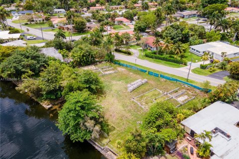 Купить земельный участок в Майами, Флорида № 993583 - фото 9