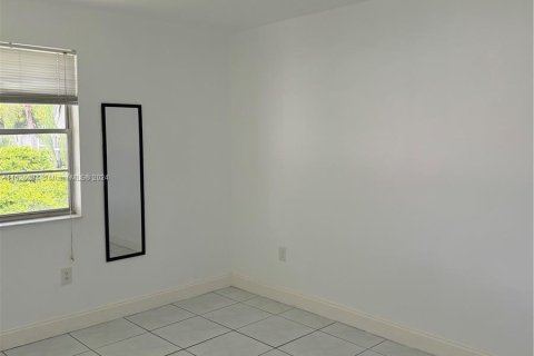 Condominio en alquiler en Miami, Florida, 2 dormitorios, 75.44 m2 № 1387799 - foto 9