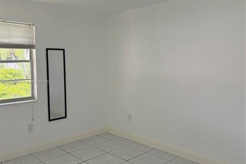 Condominio en alquiler en Miami, Florida, 2 dormitorios, 75.44 m2 № 1387799 - foto 11