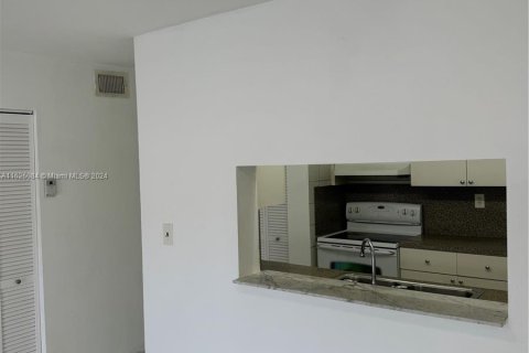 Condominio en alquiler en Miami, Florida, 2 dormitorios, 75.44 m2 № 1387799 - foto 5