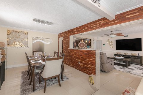 Casa en venta en Hollywood, Florida, 3 dormitorios, 134.71 m2 № 1387845 - foto 3