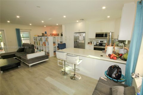 Casa en alquiler en Miami, Florida, 2 dormitorios, 116.87 m2 № 1387801 - foto 9