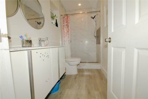 Casa en alquiler en Miami, Florida, 2 dormitorios, 116.87 m2 № 1387801 - foto 19