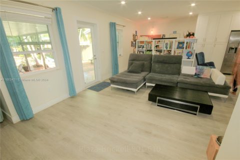 Casa en alquiler en Miami, Florida, 2 dormitorios, 116.87 m2 № 1387801 - foto 6