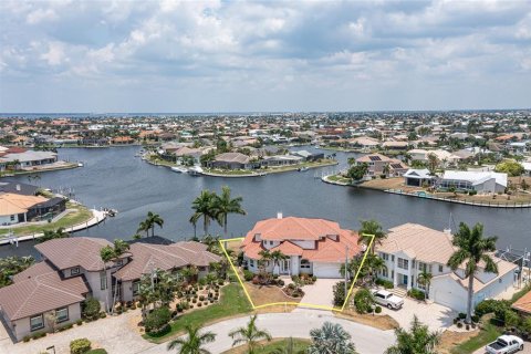 Villa ou maison à vendre à Punta Gorda, Floride: 4 chambres, 341.88 m2 № 1194226 - photo 2