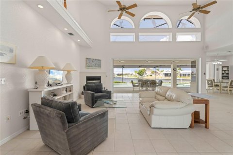 Villa ou maison à vendre à Punta Gorda, Floride: 4 chambres, 341.88 m2 № 1194226 - photo 21