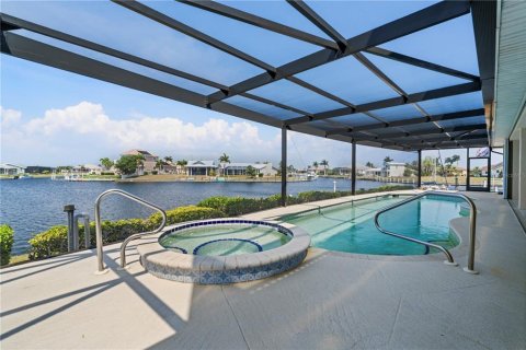 Villa ou maison à vendre à Punta Gorda, Floride: 4 chambres, 341.88 m2 № 1194226 - photo 4