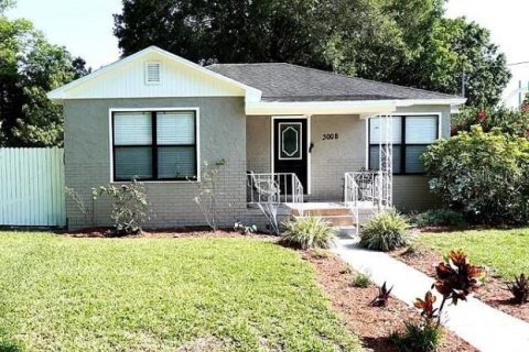 House in Tampa, Florida 3 bedrooms, 98.38 sq.m. № 1385439 - photo 1