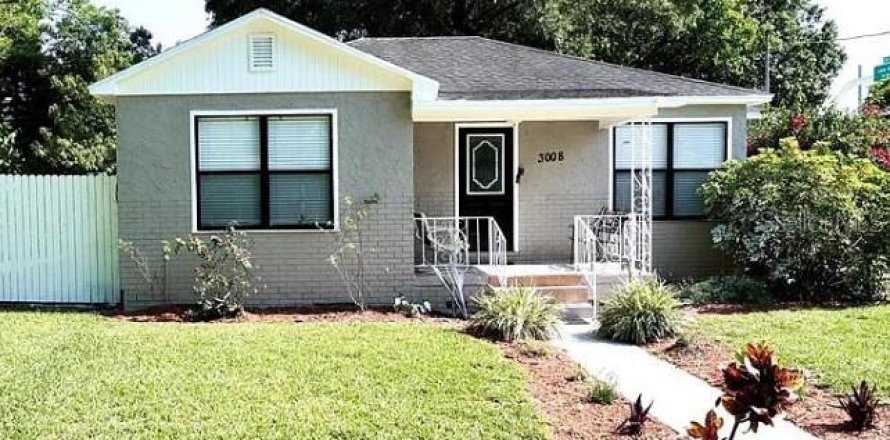 House in Tampa, Florida 3 bedrooms, 98.38 sq.m. № 1385439