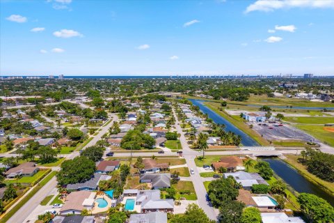 House in Palm Beach Gardens, Florida 3 bedrooms, 171.87 sq.m. № 1216246 - photo 8