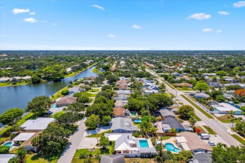 House in Palm Beach Gardens, Florida 3 bedrooms, 171.87 sq.m. № 1216246 - photo 16