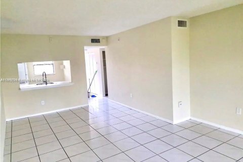 Townhouse in Pembroke Pines, Florida 2 bedrooms, 73.11 sq.m. № 1370739 - photo 9