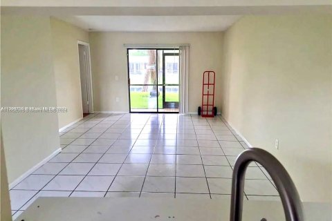 Townhouse in Pembroke Pines, Florida 2 bedrooms, 73.11 sq.m. № 1370739 - photo 10