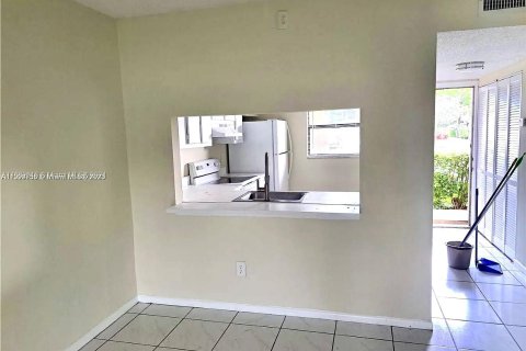 Townhouse in Pembroke Pines, Florida 2 bedrooms, 73.11 sq.m. № 1370739 - photo 21