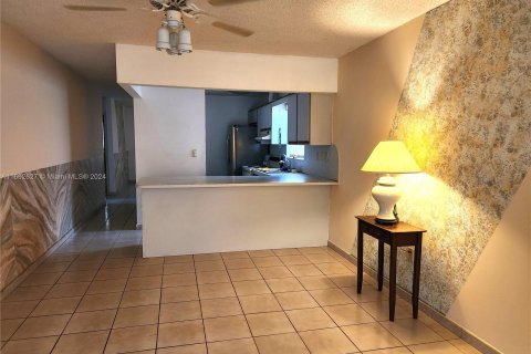 Casa en venta en Hialeah, Florida, 3 dormitorios, 122.17 m2 № 1370741 - foto 3