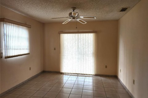 Villa ou maison à vendre à Hialeah, Floride: 3 chambres, 122.17 m2 № 1370741 - photo 6