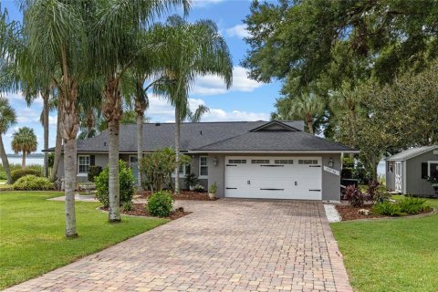 Villa ou maison à vendre à Fruitland Park, Floride: 3 chambres, 194.72 m2 № 1336869 - photo 1