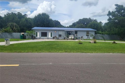 House in Okeechobee, Florida 3 bedrooms, 111.48 sq.m. № 1338767 - photo 1