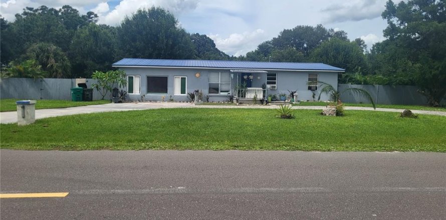 House in Okeechobee, Florida 3 bedrooms, 111.48 sq.m. № 1338767