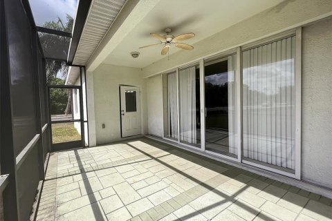 House in Sun City Center, Florida 3 bedrooms, 157.28 sq.m. № 1385369 - photo 23