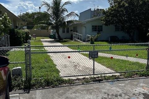 Propiedad comercial en venta en Miami, Florida № 1239431 - foto 1