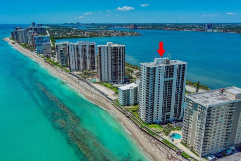 Condominio en venta en Riviera Beach, Florida, 2 dormitorios, 140.1 m2 № 1188753 - foto 3