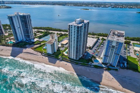 Condominio en venta en Riviera Beach, Florida, 2 dormitorios, 140.1 m2 № 1188753 - foto 22