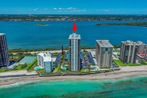 Condominio en venta en Riviera Beach, Florida, 2 dormitorios, 140.1 m2 № 1188753 - foto 2