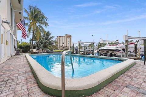 Copropriété à vendre à Pompano Beach, Floride: 2 chambres, 90.58 m2 № 930208 - photo 30