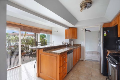 Copropriété à vendre à Pompano Beach, Floride: 2 chambres, 90.58 m2 № 930208 - photo 16