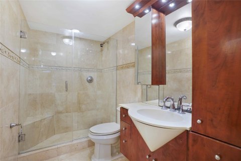 Condominio en venta en Pompano Beach, Florida, 2 dormitorios, 90.58 m2 № 930208 - foto 11