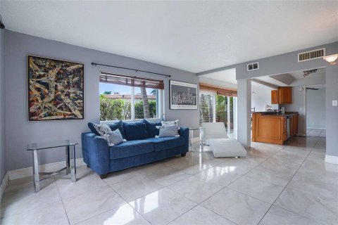 Copropriété à vendre à Pompano Beach, Floride: 2 chambres, 90.58 m2 № 930208 - photo 24