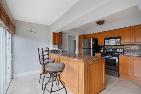 Copropriété à vendre à Pompano Beach, Floride: 2 chambres, 90.58 m2 № 930208 - photo 18